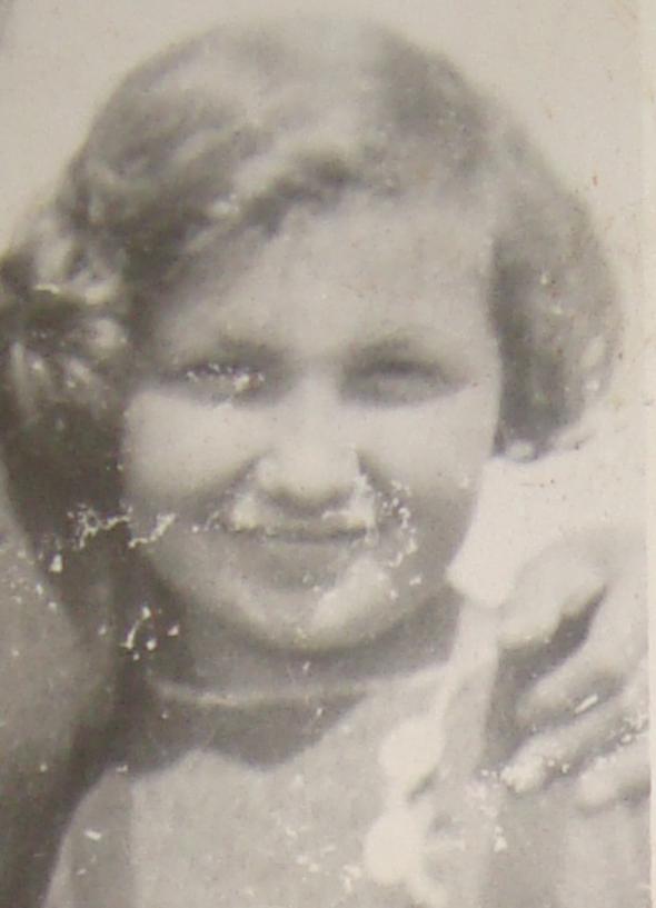Eva in the 1930s, Eva Štichová´s private archive.